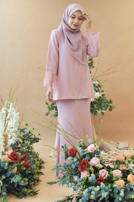 Rose Kurung