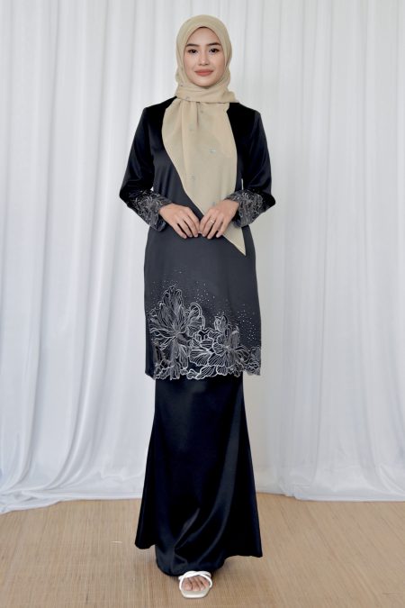 Nada Kurung In Black