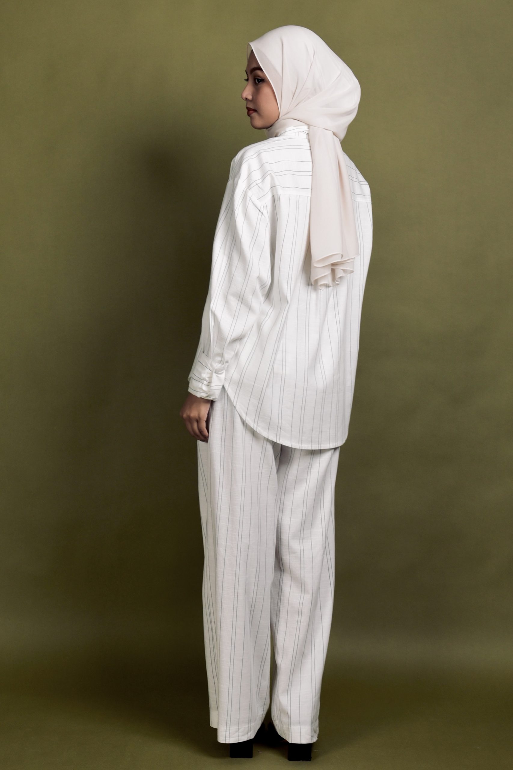 Suri Suit Pants in White - Image 2