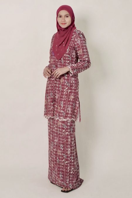 Dayang Kebarung in Maroon