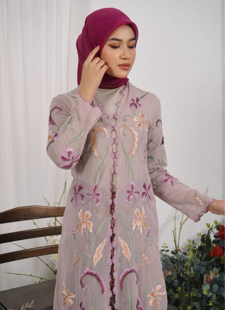 Pertiwi Kebaya Labuh