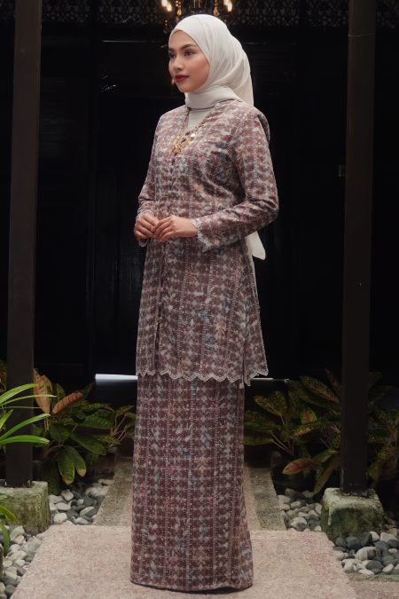 Dayang Kebarung in Beige